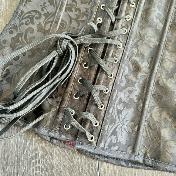 Spirit Halloween Vampire Costume. - Picture 7 of 16